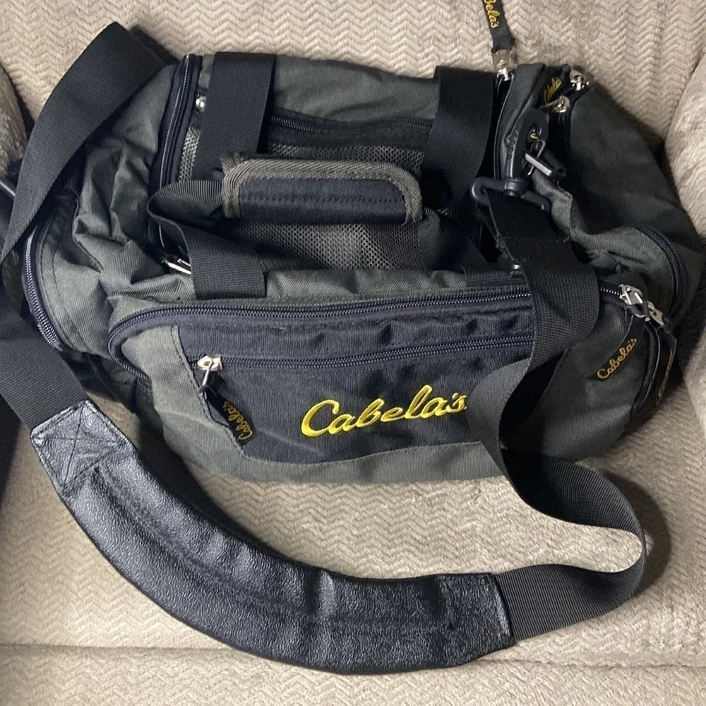 Cabela’s Travel Gear Catch All Shoulder Bag Pockets Greenish Gray Black
